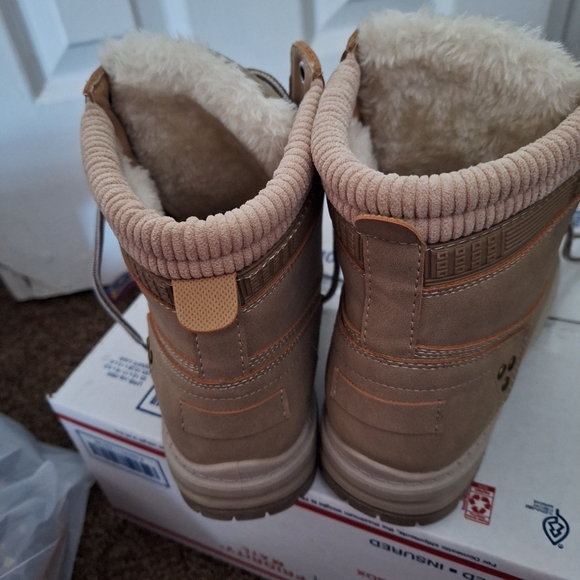 Boots - Picture 9 of 10